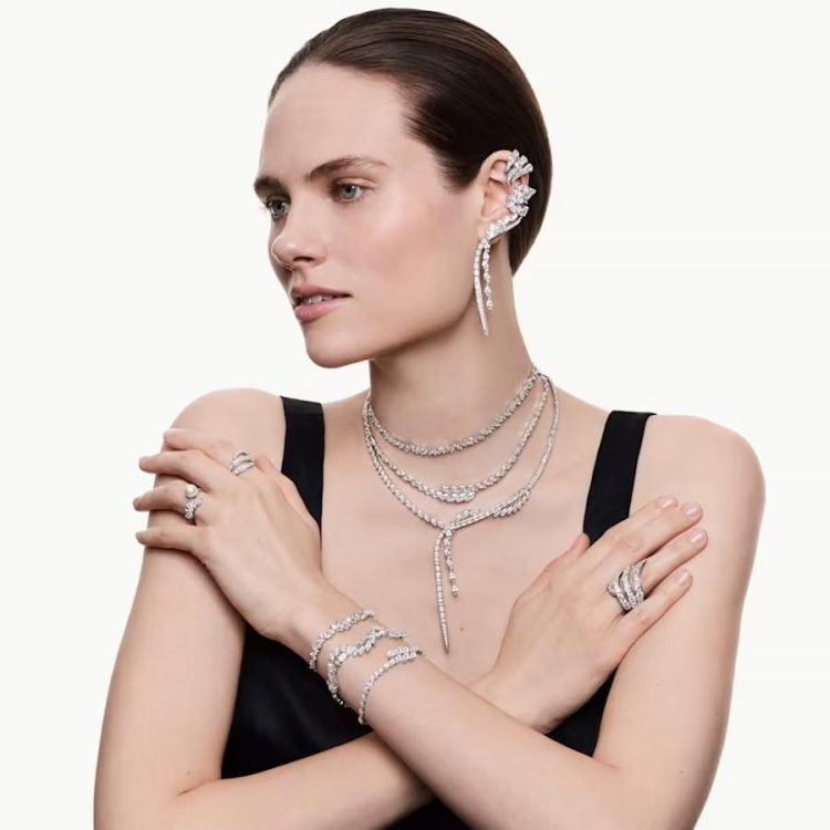 Vienna cocktail ring Mixed cuts, Swan, White, Rhodium plated